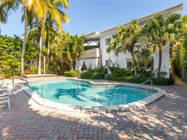 4800 Pine Tree Dr # 101, Miami Beach FL 33140