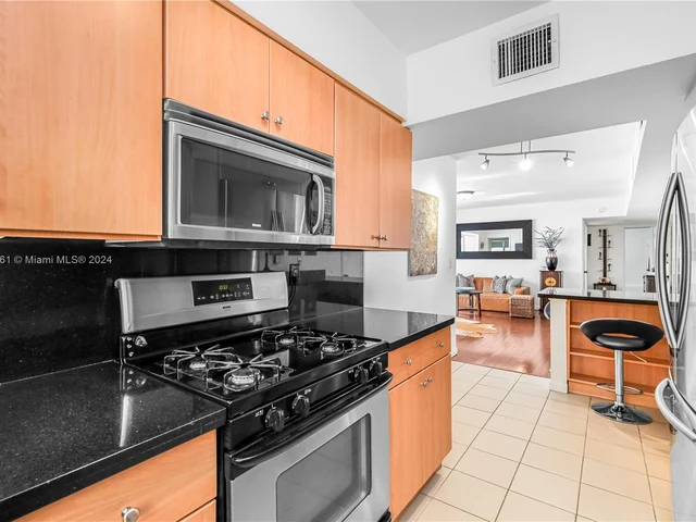 4800 Pine Tree Dr # 101, Miami Beach FL 33140