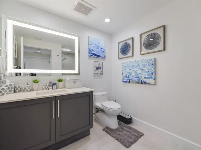 3801 Collins Ave # 903, Miami Beach FL 33140