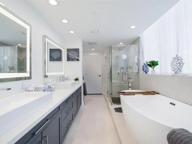 3801 Collins Ave # 903, Miami Beach FL 33140