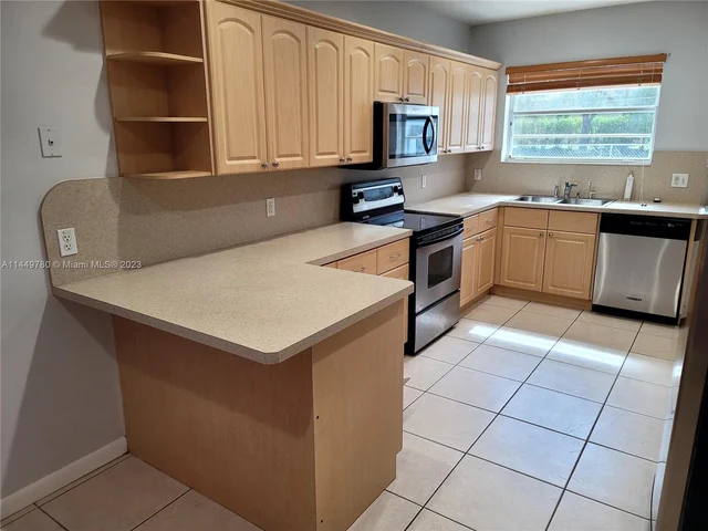 12195 SW 80th St, Miami FL 33183