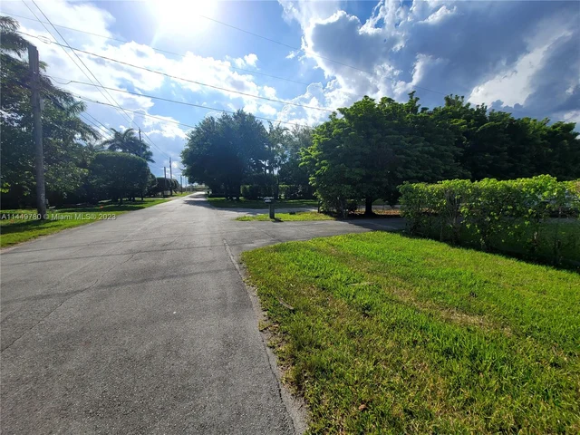 12195 SW 80th St, Miami FL 33183