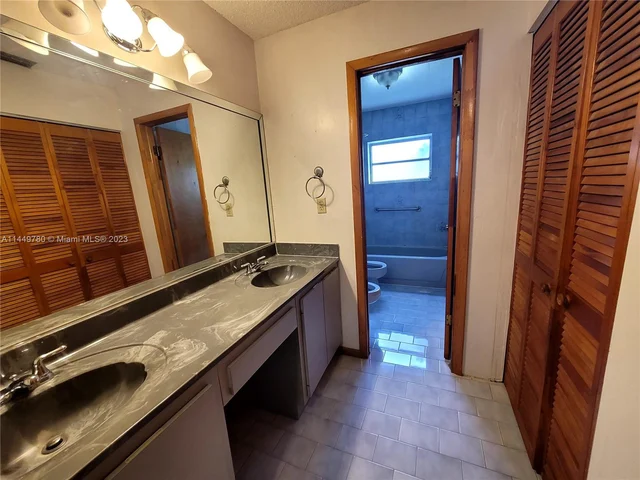 12195 SW 80th St, Miami FL 33183