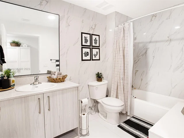 10950 NW 82nd St # 416, Doral FL 33178