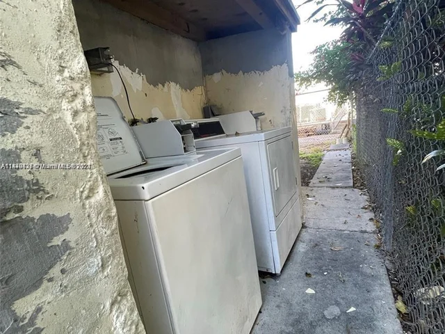 7600 Dickens Ave # 3, Miami Beach FL 33141