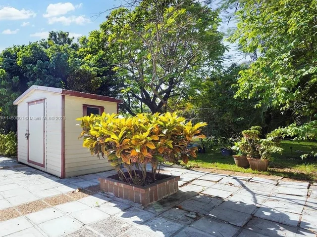 3600 SW 26th St, Miami FL 33133