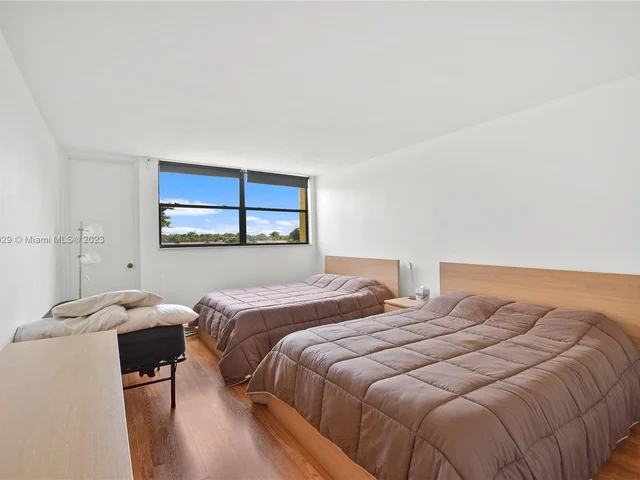 16200 Golf Club Rd # 305, Weston FL 33326