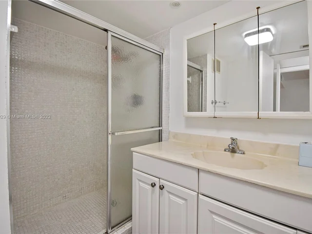 16200 Golf Club Rd # 305, Weston FL 33326