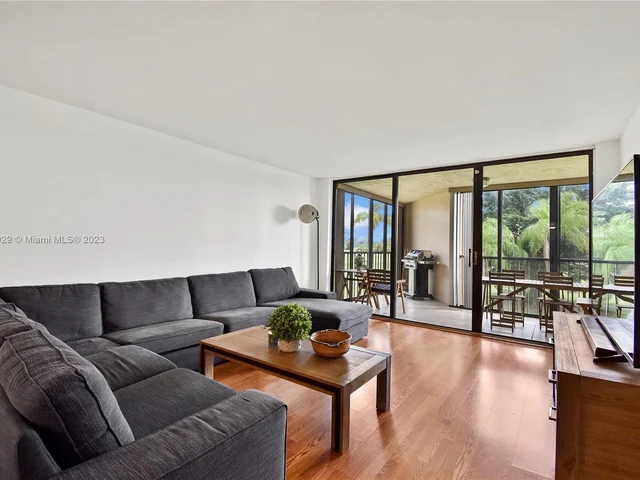 16200 Golf Club Rd # 305, Weston FL 33326