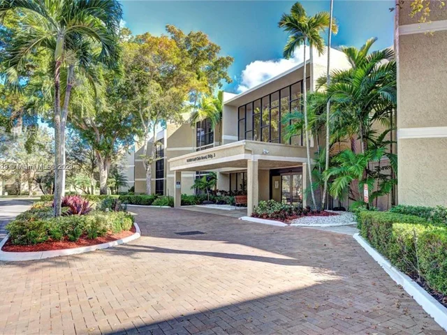 16200 Golf Club Rd # 305, Weston FL 33326