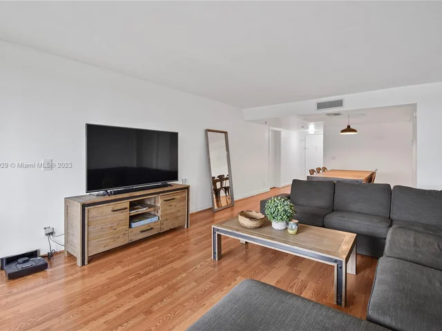 16200 Golf Club Rd # 305, Weston FL 33326