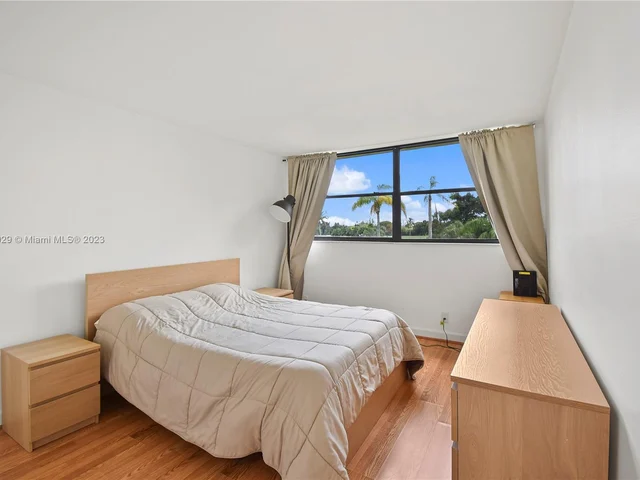 16200 Golf Club Rd # 305, Weston FL 33326