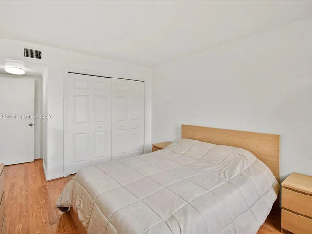 16200 Golf Club Rd # 305, Weston FL 33326