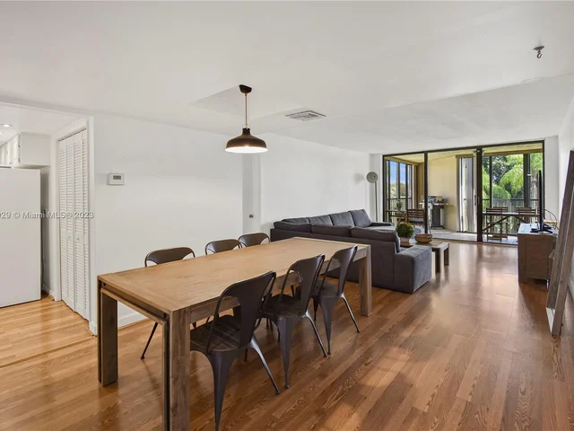 16200 Golf Club Rd # 305, Weston FL 33326