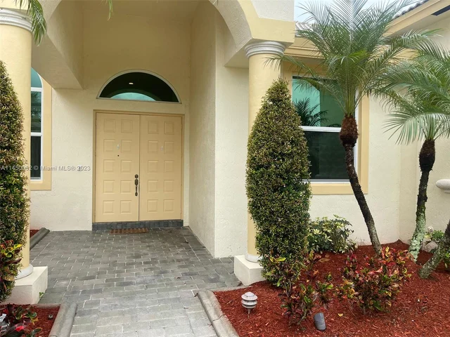 6239 NW 53rd Cir, Coral Springs FL 33067