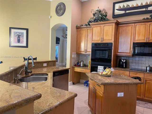 6239 NW 53rd Cir, Coral Springs FL 33067