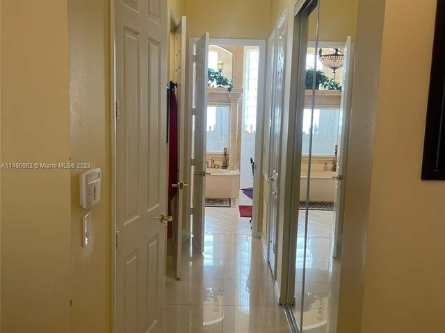 6239 NW 53rd Cir, Coral Springs FL 33067