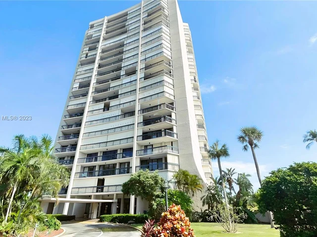 2425 Presidential Way # 704, West Palm Beach FL 33401