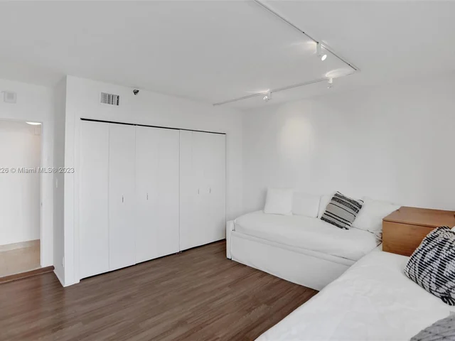 19707 Turnberry Way # 21E, Aventura FL 33180