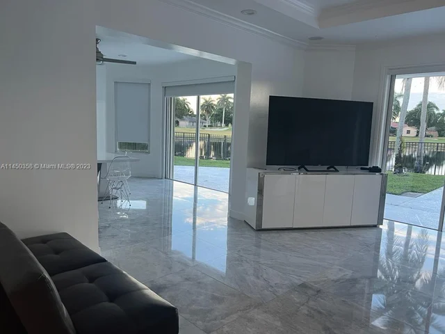 2534 Poinciana Dr, Weston FL 33327