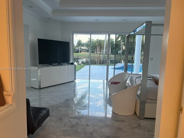 2534 Poinciana Dr, Weston FL 33327