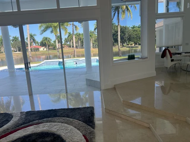 2534 Poinciana Dr, Weston FL 33327