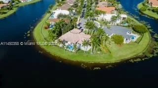 2534 Poinciana Dr, Weston FL 33327