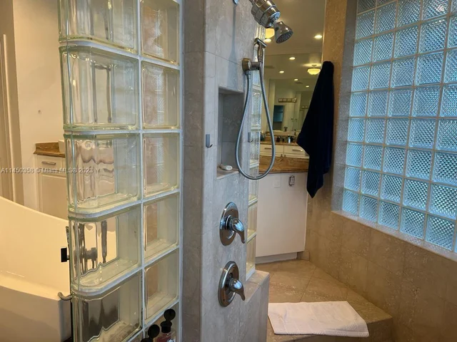 2534 Poinciana Dr, Weston FL 33327