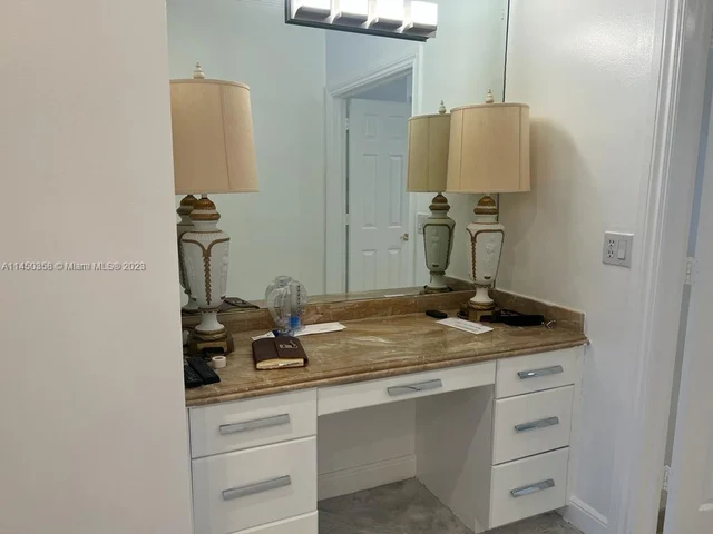 2534 Poinciana Dr, Weston FL 33327