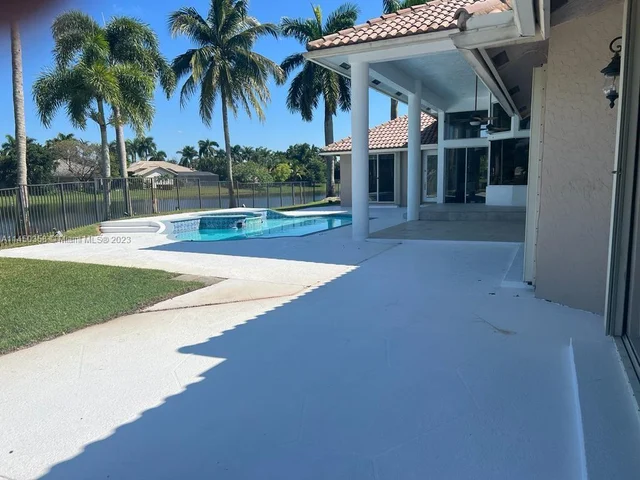 2534 Poinciana Dr, Weston FL 33327