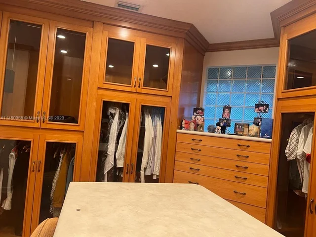 2534 Poinciana Dr, Weston FL 33327