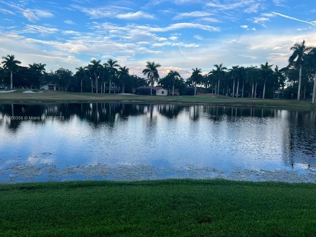 2534 Poinciana Dr, Weston FL 33327