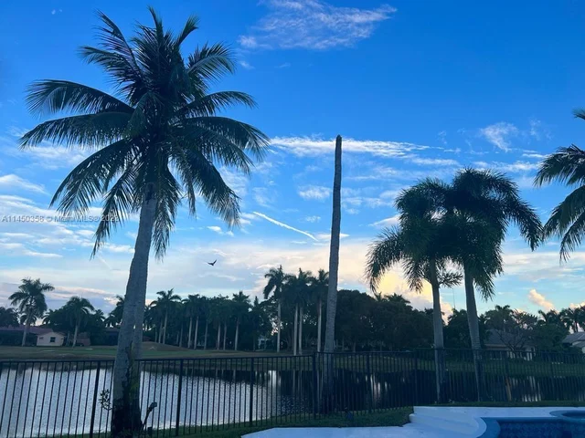 2534 Poinciana Dr, Weston FL 33327