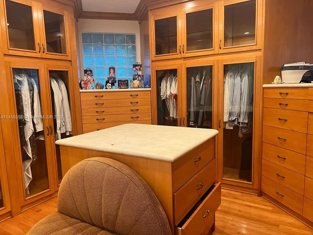 2534 Poinciana Dr, Weston FL 33327