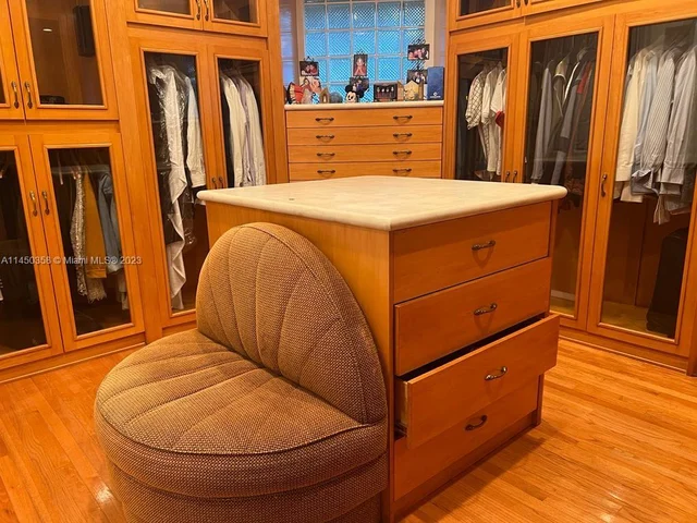 2534 Poinciana Dr, Weston FL 33327