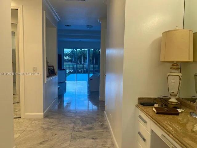 2534 Poinciana Dr, Weston FL 33327