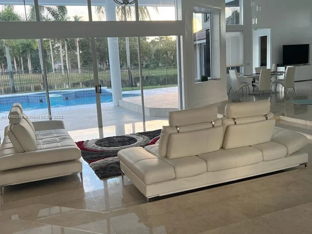 2534 Poinciana Dr, Weston FL 33327