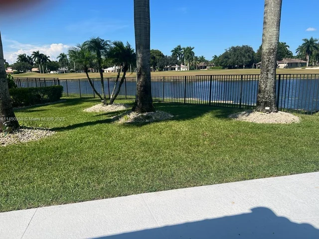 2534 Poinciana Dr, Weston FL 33327