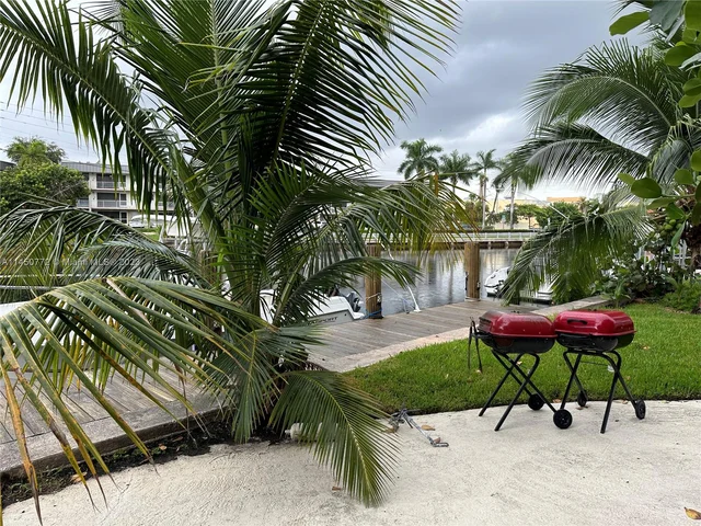 455 Golden Isles Dr # 109, Hallandale Beach FL 33009