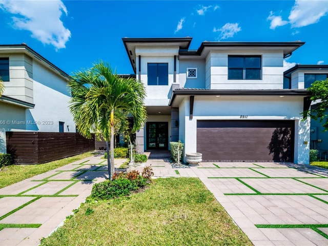 8911 NW 160th Ter, Miami Lakes FL 33018