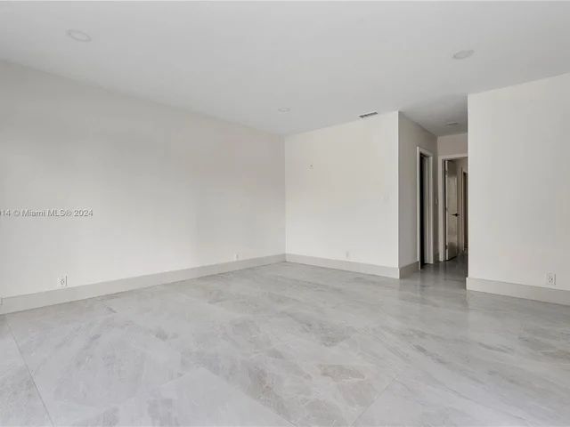 1115 N Northlake Dr, Hollywood FL 33019