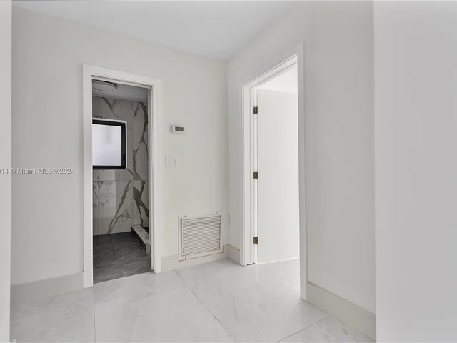 1115 N Northlake Dr, Hollywood FL 33019