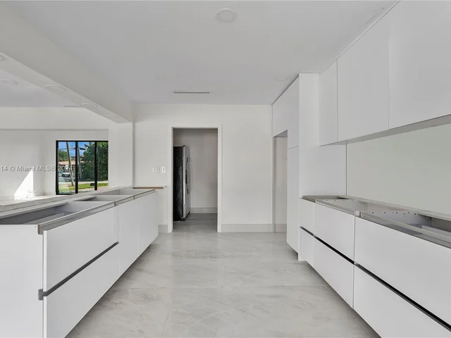 1115 N Northlake Dr, Hollywood FL 33019