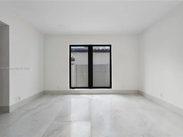 1115 N Northlake Dr, Hollywood FL 33019