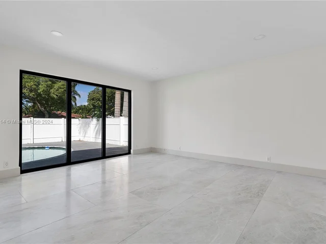 1115 N Northlake Dr, Hollywood FL 33019