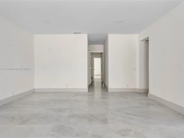 1115 N Northlake Dr, Hollywood FL 33019