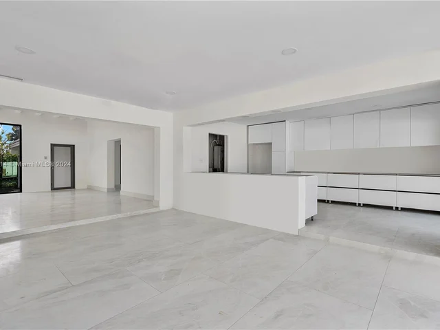 1115 N Northlake Dr, Hollywood FL 33019