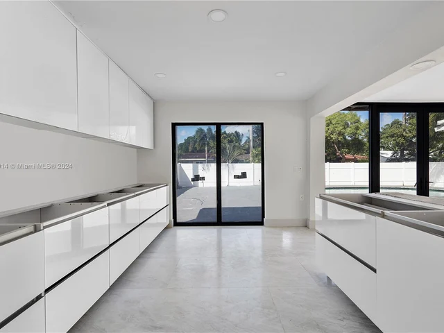 1115 N Northlake Dr, Hollywood FL 33019