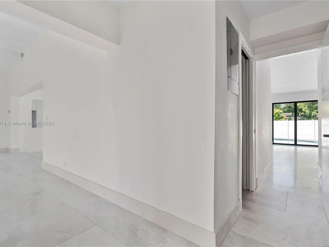 1115 N Northlake Dr, Hollywood FL 33019