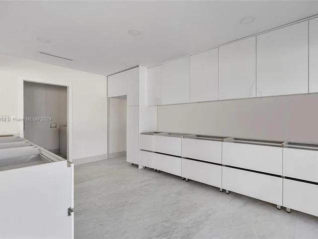 1115 N Northlake Dr, Hollywood FL 33019